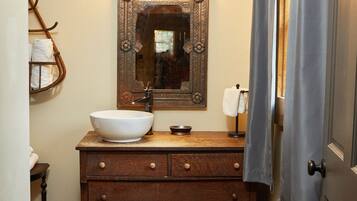 Hårtork och handdukar