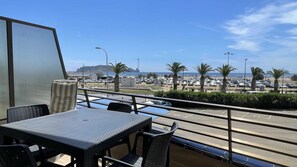 Apartment | Outdoor dining