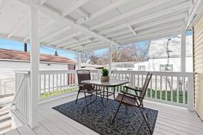 تناول الطعام بالخارج