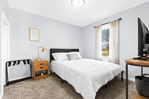 3 bedrooms, desk, iron/ironing board, free WiFi