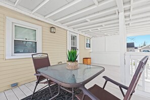 屋外ダイニングエリア