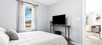 3-bedroom house in charming Taylor close to Downtown Detroit