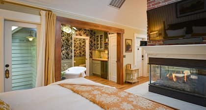 Cottage Eleven in the Heart of Jacksonville!!