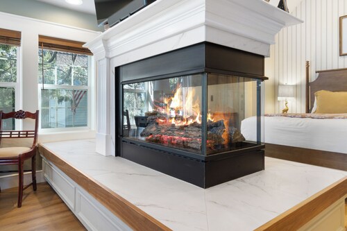 Charming 1BR Cottage – Walk to Britt Gardens