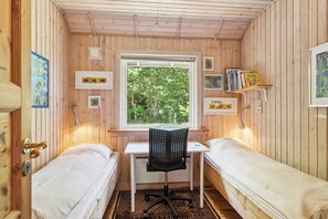 3 bedrooms, iron/ironing board, free WiFi