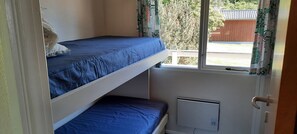 3 bedrooms, iron/ironing board, free WiFi