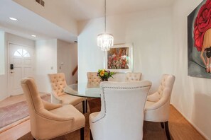 Dining - Elegant Executive Condo at La Jolla Cape Condos (La Jolla)