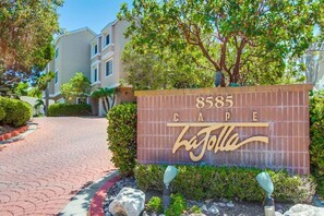 Exterior detail - Elegant Executive Condo at La Jolla Cape Condos (La Jolla)