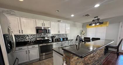 4-bedroom house in welcoming Goodyear,AZ with WiFi, AC. Enjoy your stay