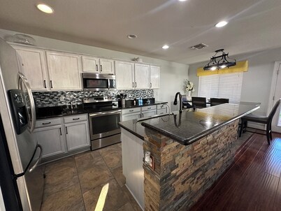 4-bedroom house in welcoming Goodyear,AZ with WiFi, AC. Enjoy your stay