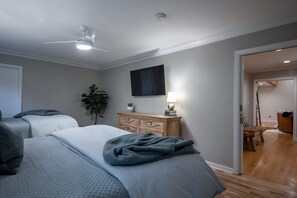 4 habitaciones, escritorio, tabla de planchar con plancha y wifi gratis 