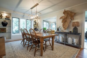 Dining - The Bodhi: Spacious 5-bedroom retreat in Highlands with wooded mountain views. (Highlands)