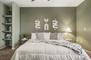 2 عدّة غرف نوم ومكواة/لوح كي وواي فاي مجانًا وملاءات أسرّة