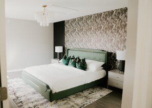 2 soverom, strykejern/-brett, wi-fi og sengetøy