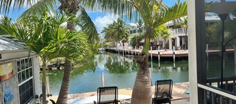 Charming Conch Cottage on deep water canal in Little Torch Key