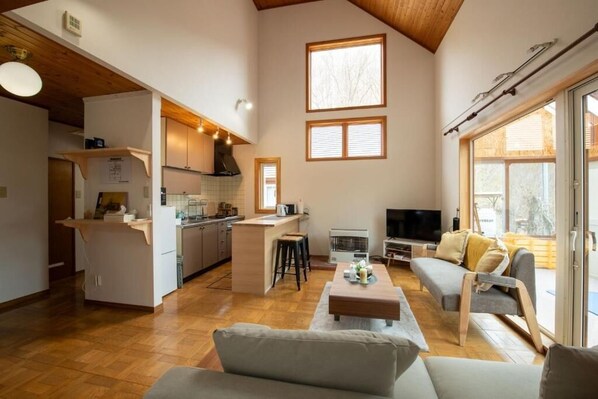 Una televisión de pantalla plana