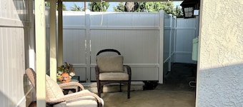 Very Lucky POOL home, is a very cozy guesthouse close to Soboba and Idyllwild.