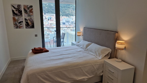 2 soverom, skrivebord, strykejern/-brett og wi-fi