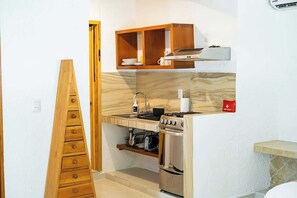 冰箱、微波炉、烤箱、炉灶