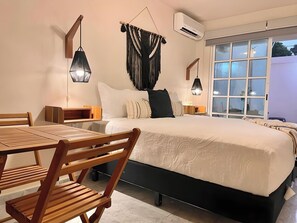 5 bedrooms, WiFi, bed sheets