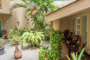Terrace/patio - 5 minutes from the sea, worlds away from stress (Playa del Carmen)