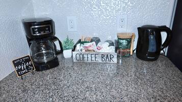 Kaffe og/eller kaffemaskine