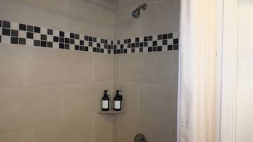 Hårtørrer, håndklæder, Sæbe, Toiletpapir