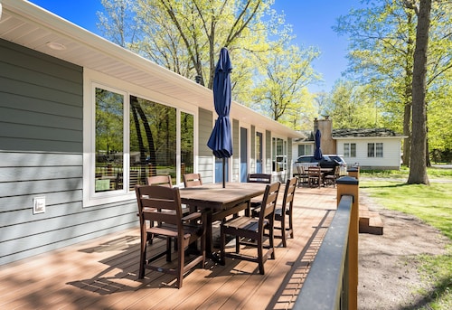 Awesome Silver Lake Rental - Short Distance to Lake MI