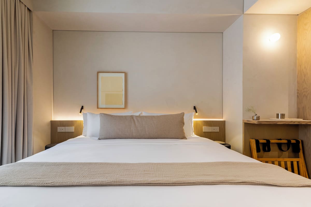 Luxury Studio | Premium bedding, in-room safe, individually decorated
