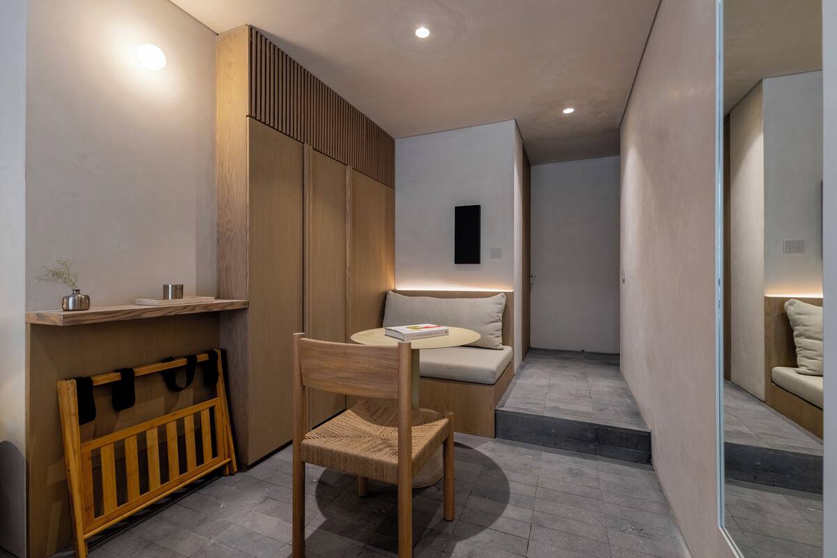 Luxury Στούντιο-Σουίτα, 1 King Κρεβάτι, Μπαλκόνι, Θέα στην Πόλη | Κλινοσκεπάσματα υψηλής ποιότητας, χρηματοκιβώτιο στο δωμάτιο 