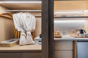Exclusive Studio Suite, 1 King Bed | Bathroom amenities | Shower, rainfall showerhead, designer toiletries, hair dryer