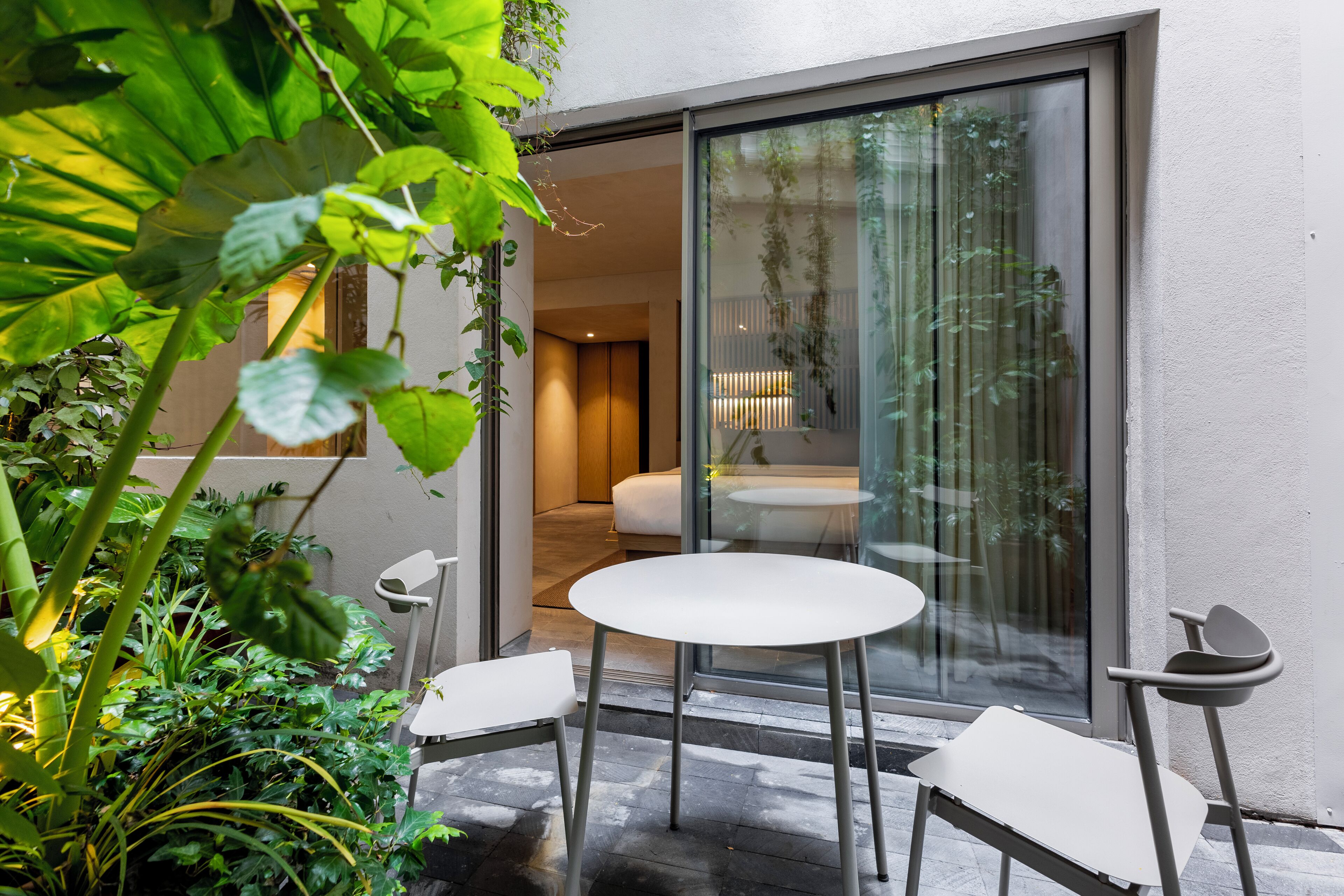 Suite estudio de diseñador, 1 cama King size, hidromasaje, planta baja | Terraza o patio