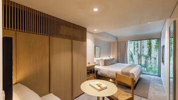 Suíte estúdio com design assinado, 1 cama King | Roupas de cama premium, cofres nos quartos, individualmente decorados