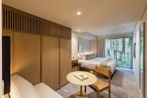 Signature Studio Suite, 1 King Bed | Premium bedding, in-room safe, individually decorated