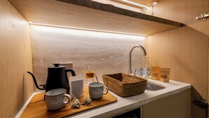 Design Studio Suite, 1 King Bed, Hot Tub, Ground Floor | Premium bedding, in-room safe, laptop workspace, iron/ironing board - Lamartine  (Mexico City)