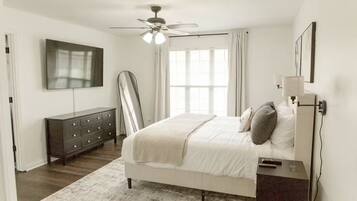 4 bedrooms, iron/ironing board, free WiFi, bed sheets