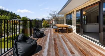 That Wanaka Tree: Short walk to the Lake