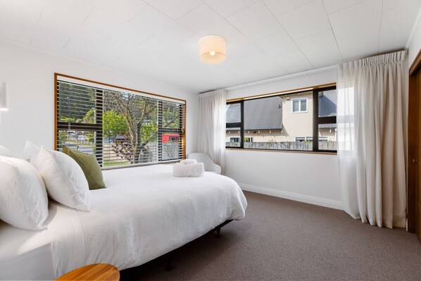 4 bedrooms, iron/ironing board, free WiFi, bed sheets