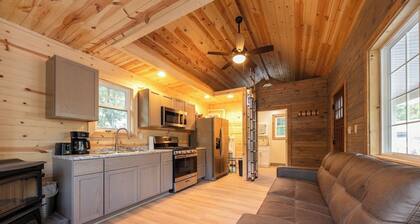Cozy Cabin w/ Loft, Grill and Fire Pit – Near Lake MI