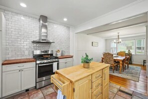 Micro-ondes, four, plaque de cuisson, lave-vaisselle