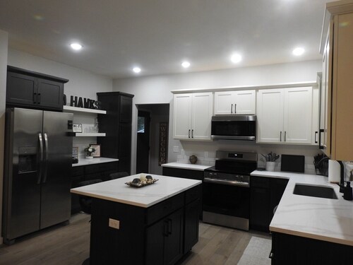 Downtown Iowa City - Brand New Luxury Stay