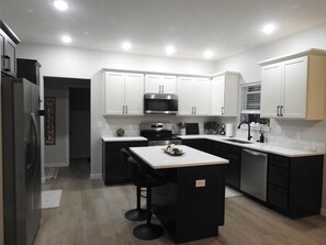 Frigorífic, microones, forn i placa de cuina 