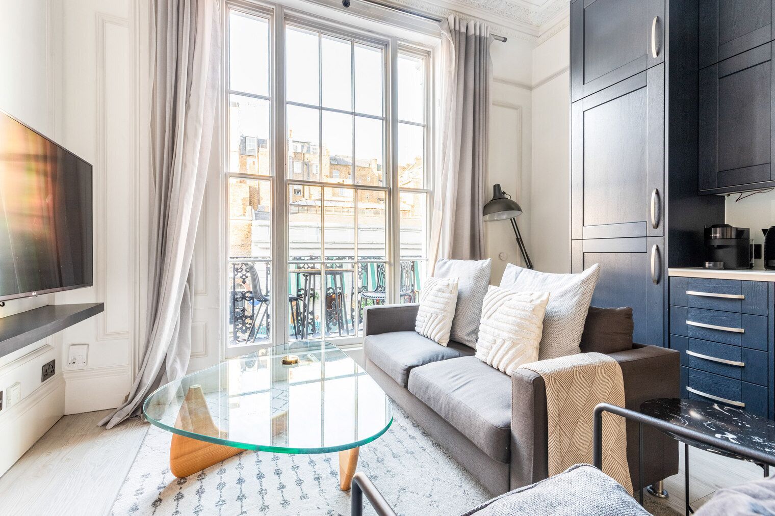 Télévision, chaîne hi-fi