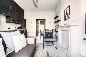 TV, stereo - Blueground | Tyburnia, balcony, nr Hyde Park (London)