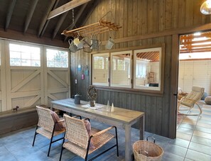 Luxury Cottage, 1 Bedroom, Kitchen, Garden View | In-room dining - GARDEN SHED (Yamanakako)