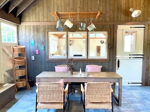 Luxury Cottage, 1 Bedroom, Kitchen, Garden View | In-room dining