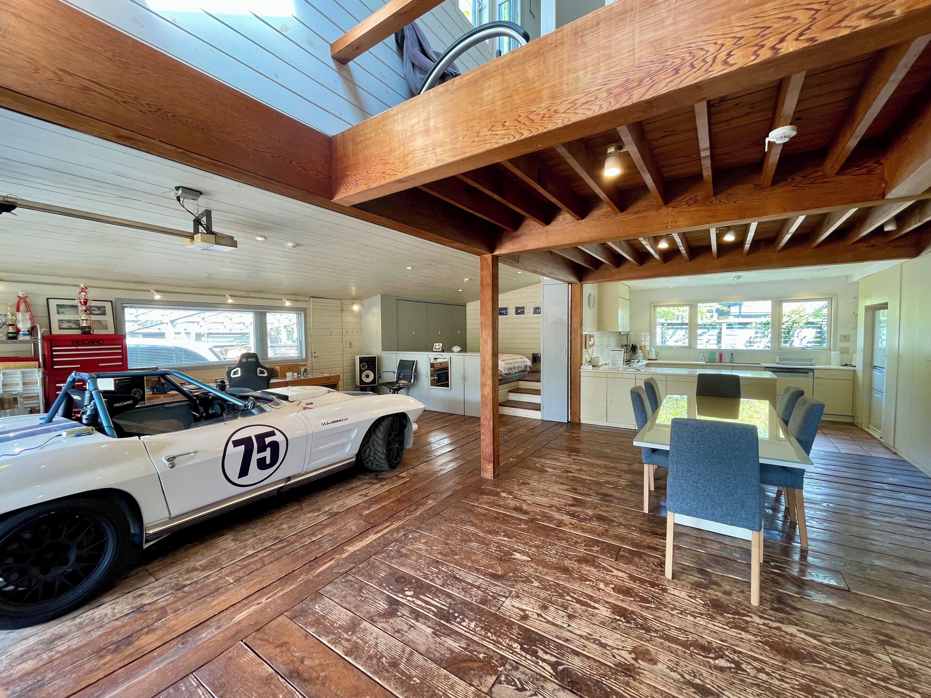 Luksus-småhus, 4 soverom, kjøkken, hageutsikt | Spiseområde på rommet