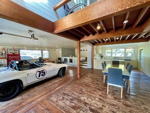 Luxury Cottage, 4 Bedrooms, Kitchen, Garden View | In-room dining - GARDEN SHED (Yamanakako)