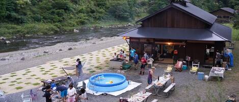 Bain à remous extérieur