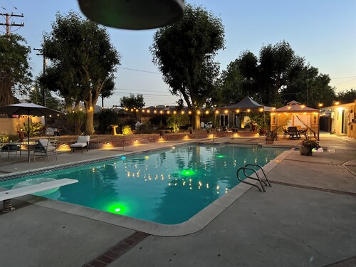 Cozy 1-bedroom private guest room in tranquil Hemet with AC